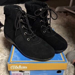 Cobbie Cuddlers Black Ankle Boots – Women’s 11 Wide – Soft Leather Comfort